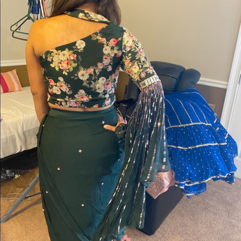 One shoulder outfit in two pec - Picture 3 of 3